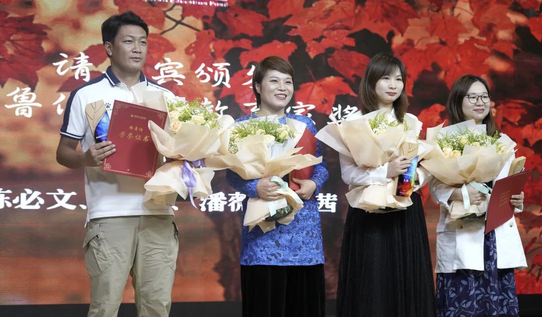 恭贺格鲁伯王茜老师获得青年教育家荣誉