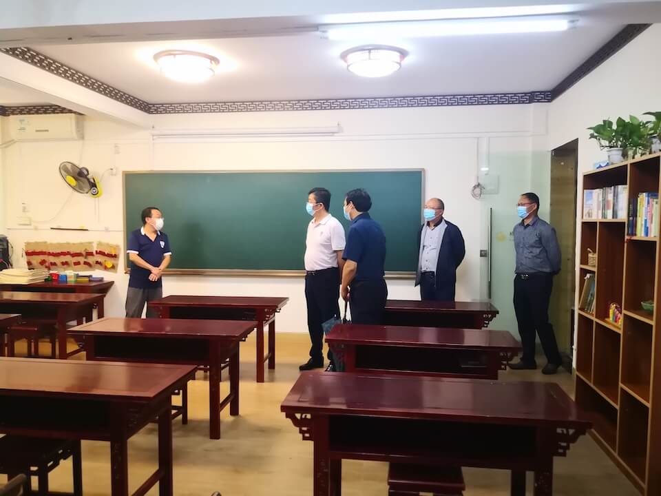 武汉市教育局领导莅临格鲁伯实验学校指导初三学生复学工作(图4) 武汉市教育局领导莅临格鲁伯实验学校指导初三学生复学工作(图4)