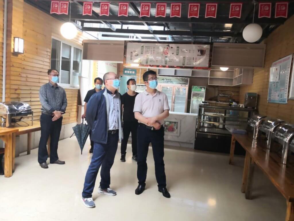 武汉市教育局领导莅临格鲁伯实验学校指导初三学生复学工作(图7) 武汉市教育局领导莅临格鲁伯实验学校指导初三学生复学工作(图7)