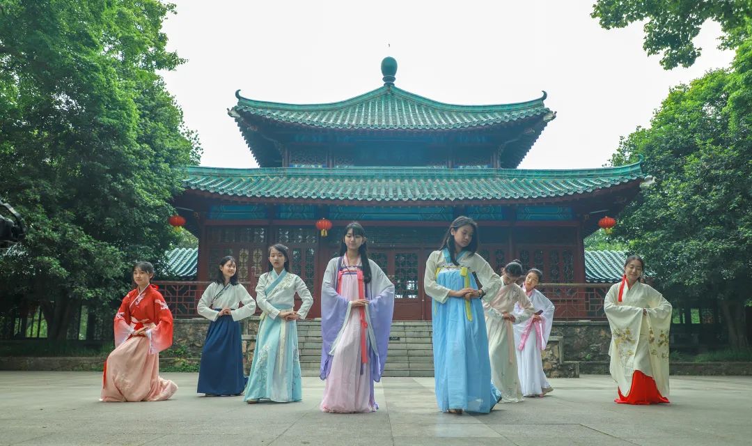 汉服雅集 | 人间四月春意浓,梁园花开待君来(图62) 图片