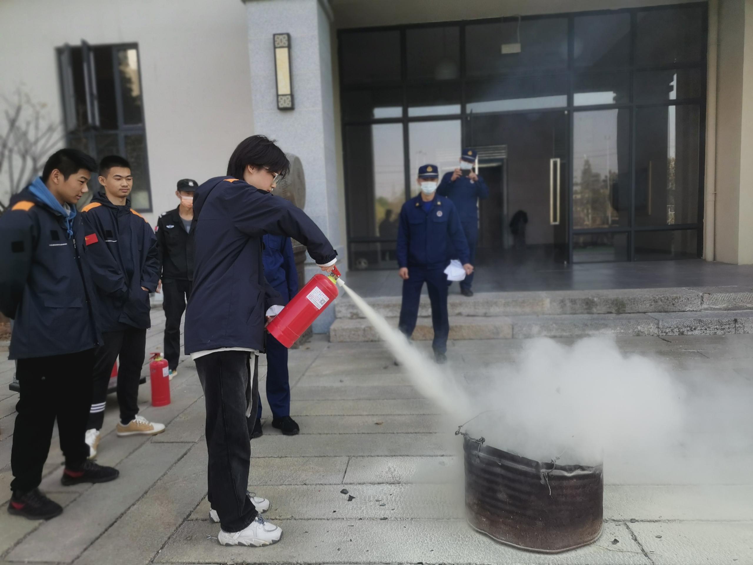 林待秋梧桐湖学校开展119消防安全教育活动